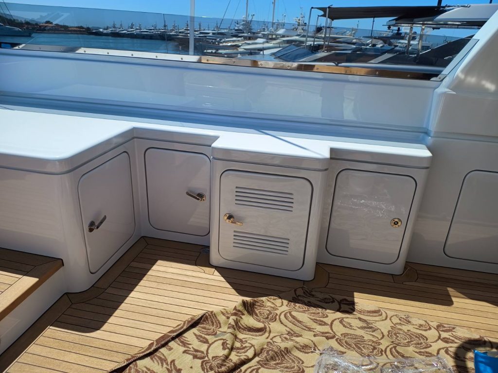 Yacht painting and refinishing project - image 10
