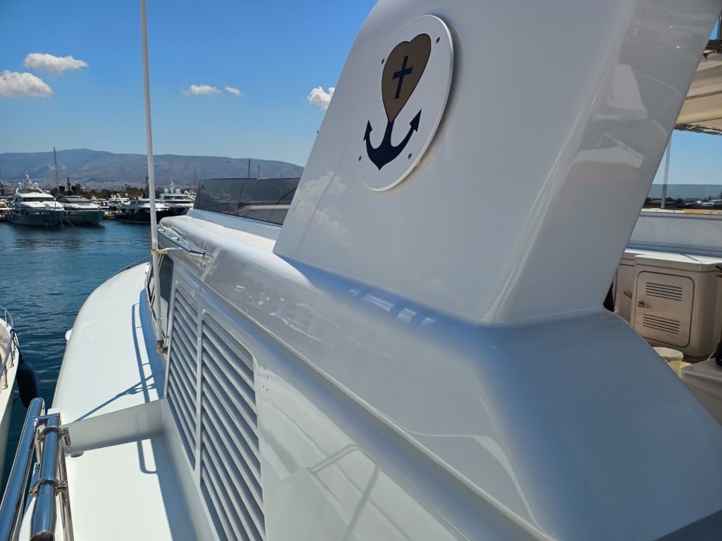 Yacht painting and refinishing project - image 14