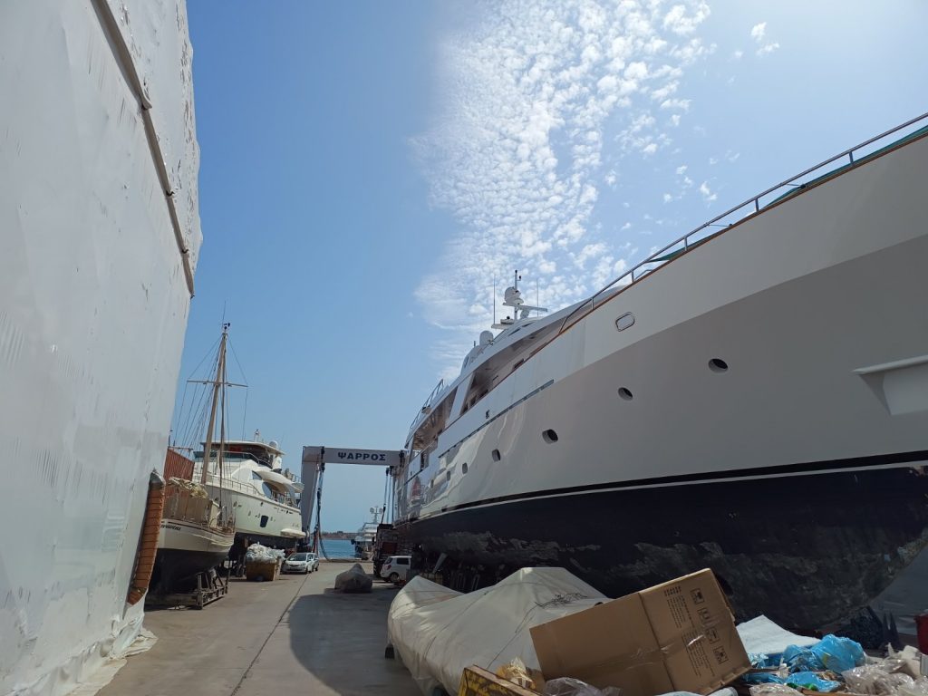 Yacht painting and refinishing project - image 16