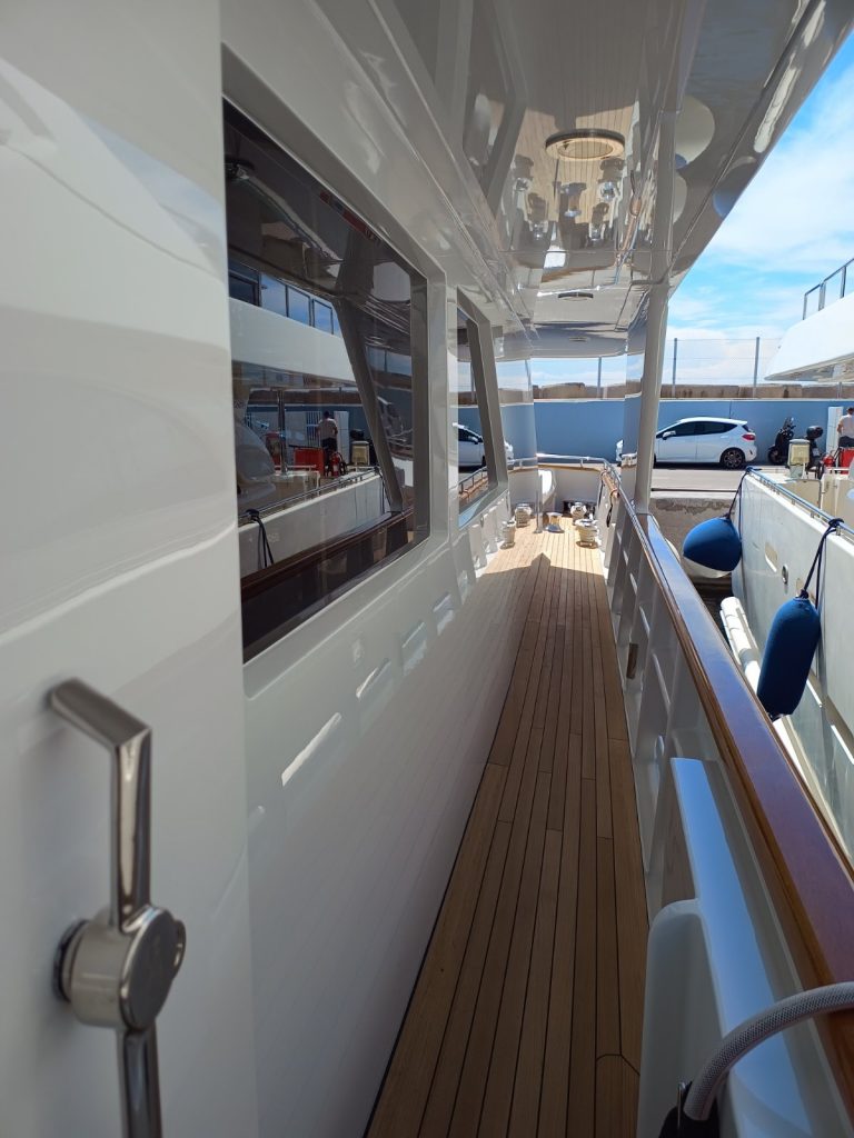 Yacht painting and refinishing project - image 2