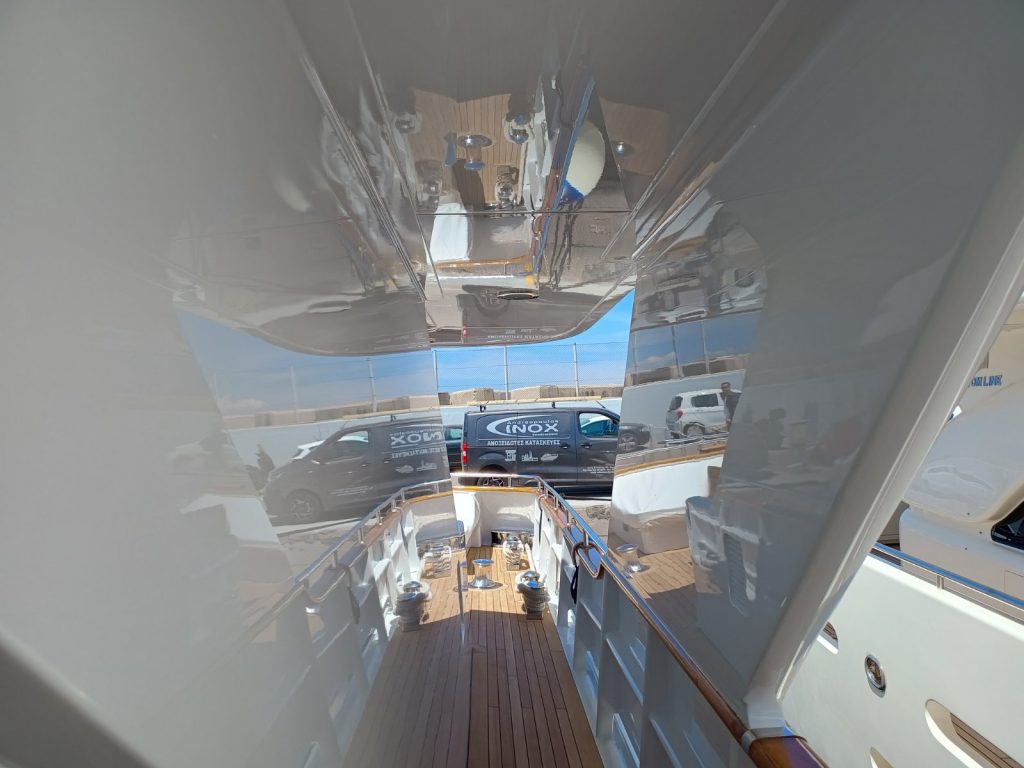 Yacht painting and refinishing project - image 4