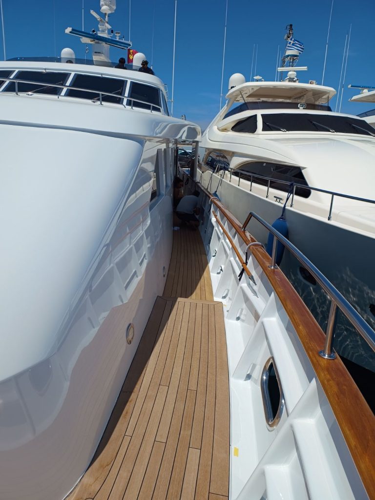 Yacht painting and refinishing project - image 5