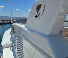 Yacht painting and refinishing project - image 14