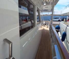 Yacht painting and refinishing project - image 2